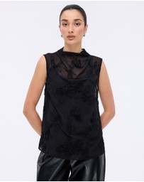 Minima Esenciales - Maelle Floral Applique Top