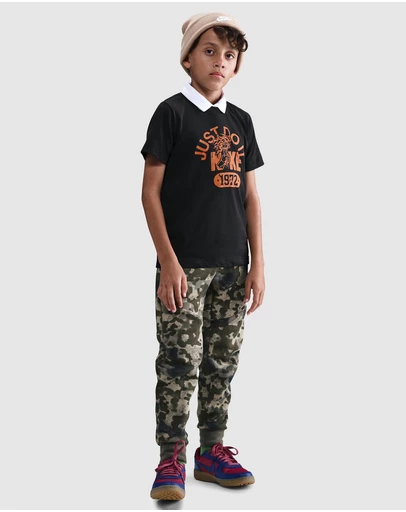 Nike - Just Do It Torch T-Shirt - Kids-Teens