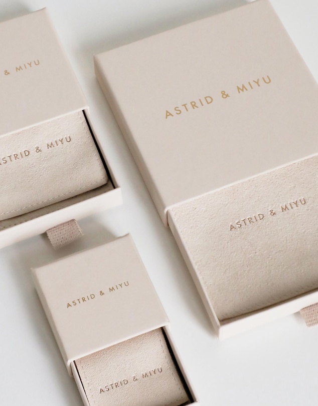 Astrid & Miyu - Crossover Illusion Bangle
