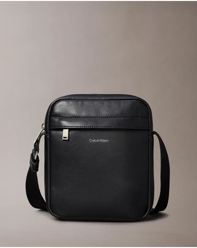 Calvin Klein - Logo HW Micro Pebble Reporter Bag