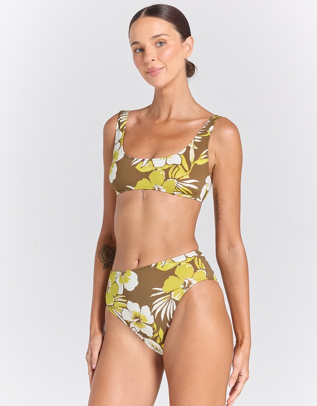 Poolside Paradiso - Miami Resort Bikini Bottom - Midori