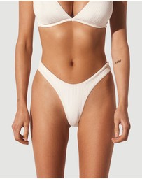 Form and Fold - The 90s Staple Bottom