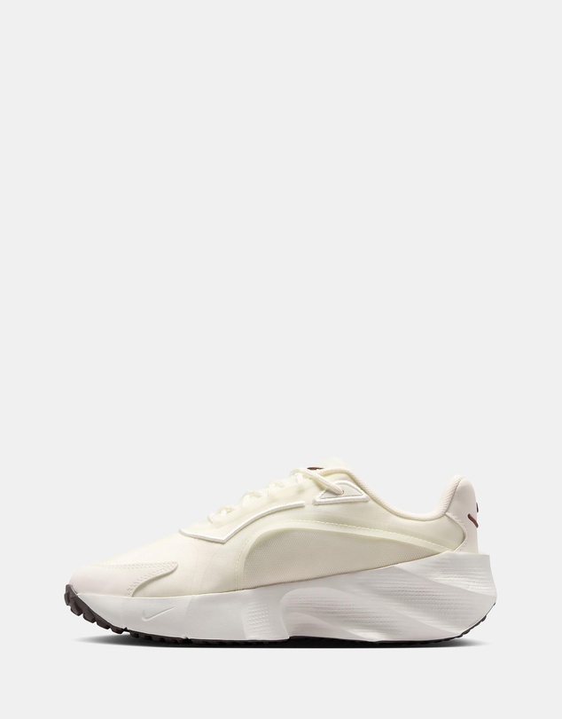 Nike - Aura Edge - Women's