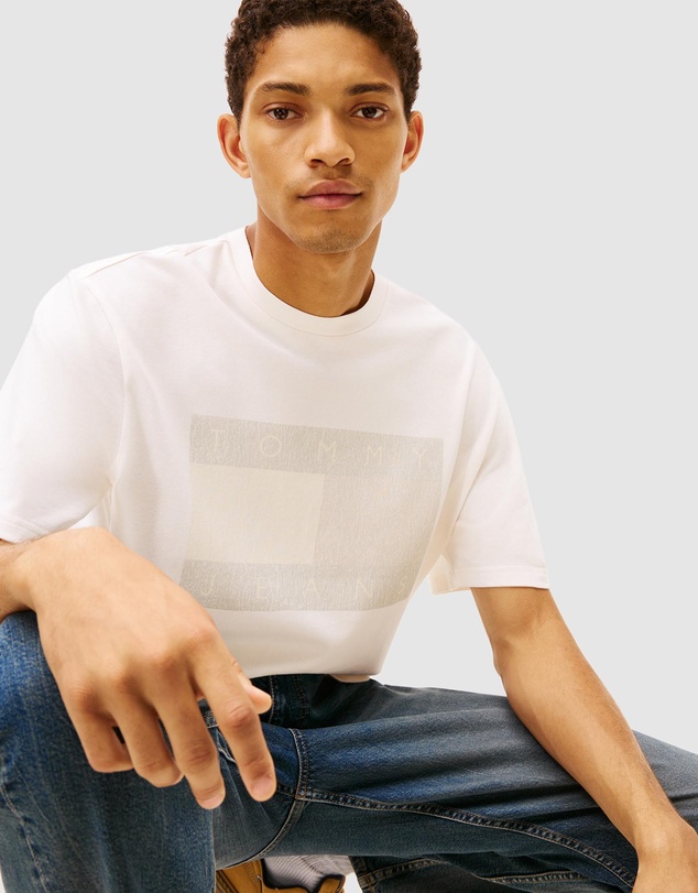 Tommy Jeans - 90s Distressed Flag Tee