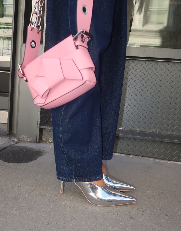 LANA WILKINSON - Ariana Metallic Pump
