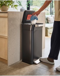 Joseph Joseph - Titan 30L Trash Compactor (Carbon Black)