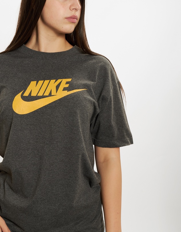 Vintage by The Real Deal - Pre Loved - Vintage Nike Tee