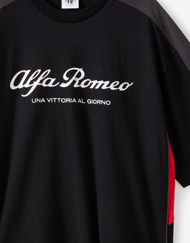 Cotton On - Cropped Fit Alfa Romeo T-Shirt