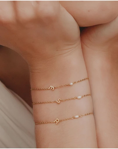 SAINT VALENTINE - Pearl Letter Bracelet - Gold