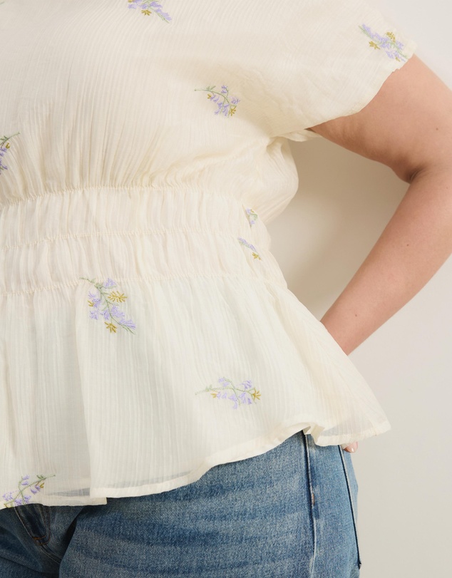 Atmos&Here Curvy - Embroidered Gathered Top