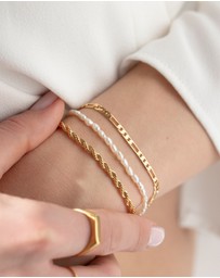 HOUSE OF SLANI - Dainty Freshwater pearl bracelet
