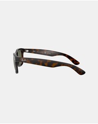 Ray-Ban - New Wayfarer Classic Polarised RB2132