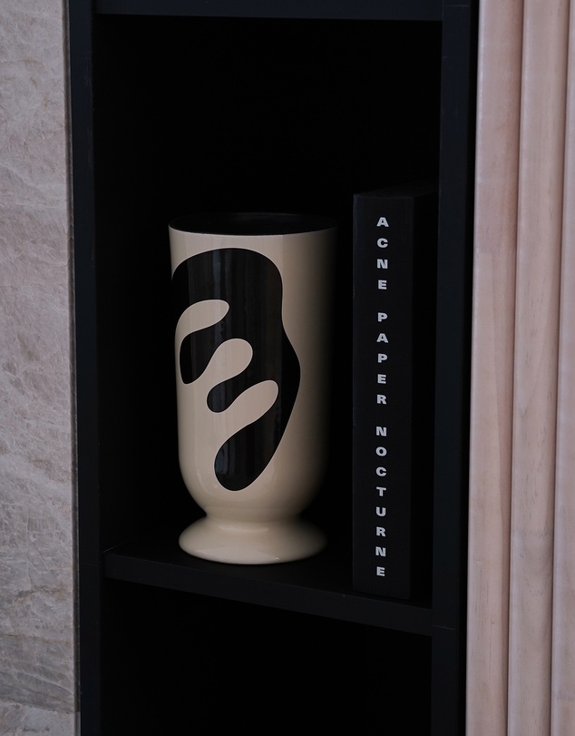 Black Blaze - Bouquet Ceramic Vase