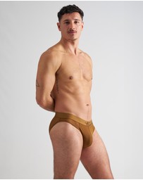 TEAMM8 - Casanova Brief