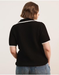 Atmos&Here Curvy - Issa SS V-Neck Knit Polo With Contrast Trim