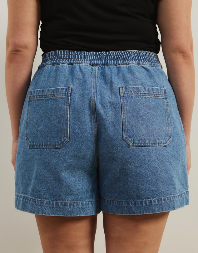 Atmos&Here Curvy - Samira Relaxed Denim Shorts