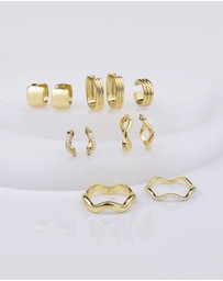 Wanderlust + Co - Scallop Petite Pave Gold Ring