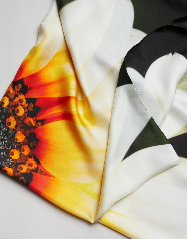 Lindsay Nicholas New York - African Daisy Bloom Silk Scarf