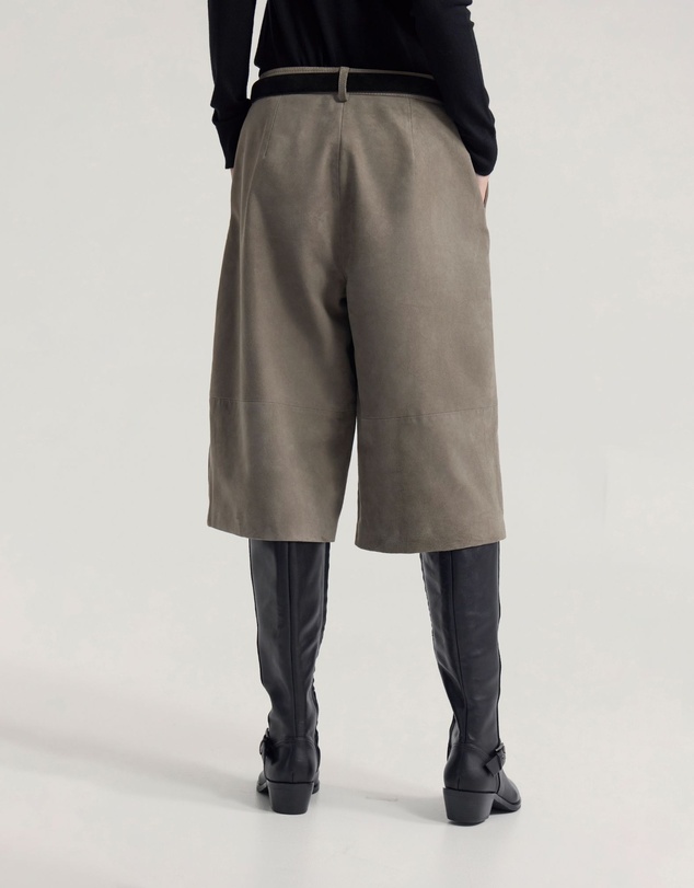 Oxford - Kiera Suede Bermuda Shorts