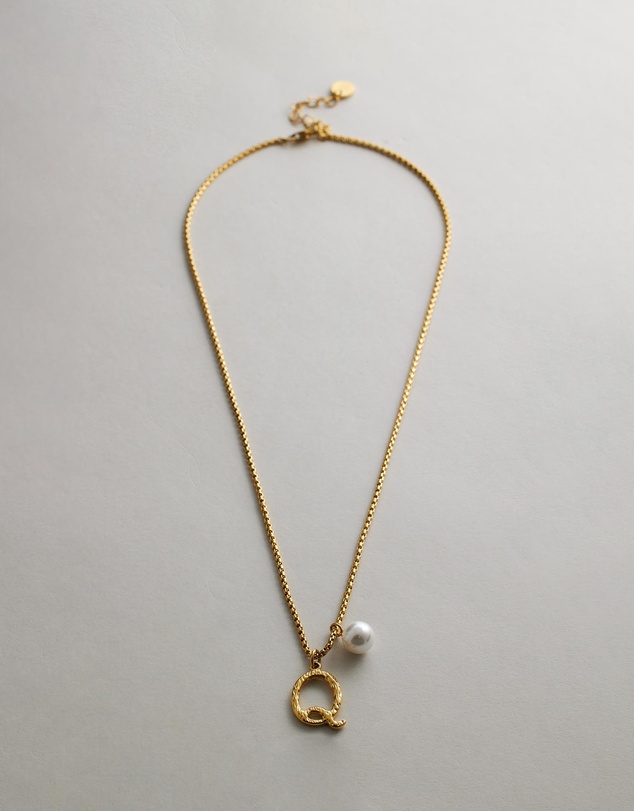 Zahar - Pearl Letter Q Necklace