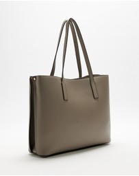 GUESS - Meridian II Girlfriend Tote