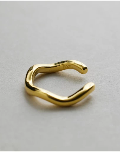 SAINT VALENTINE - Vera Wave Ear Cuff - Gold