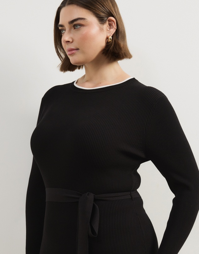 Atmos&Here Curvy - Maci Fitted Midi Knit Dress