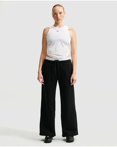 Total Black & Sail