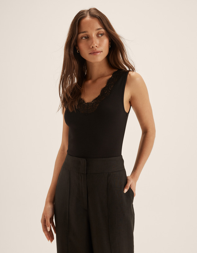 Review - Evie Lace Tank
