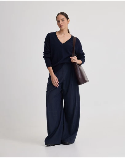 Oxford - Astrid V Neck