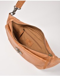 Cobb & Co - Dickson Leather Crossbody Bag