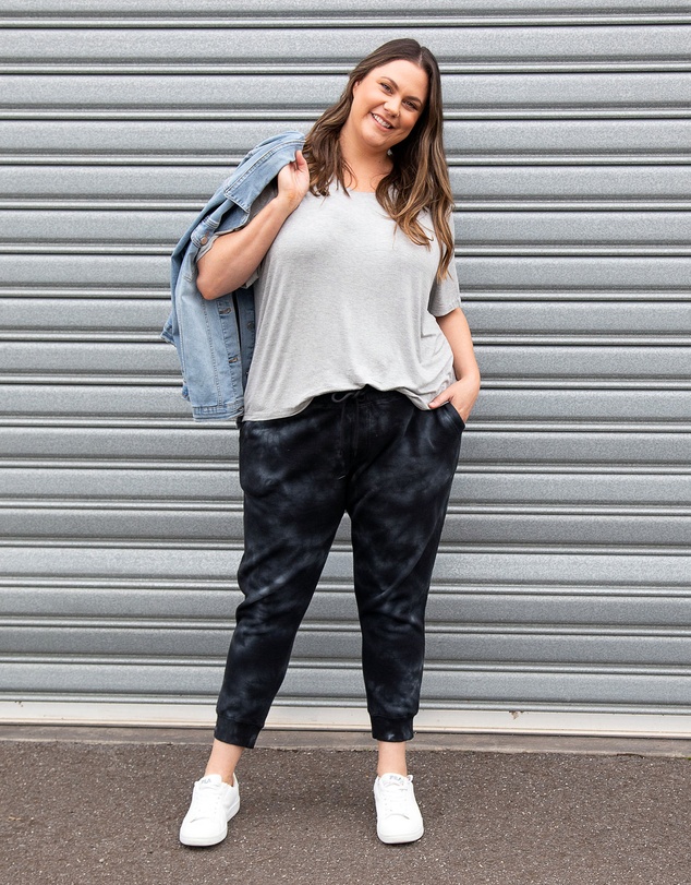 Love Your Wardrobe - Kelly Dipped Hem T-shirt