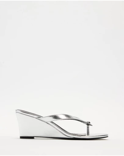 Dazie - Jacqui Stud Wedge Thongs