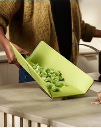 Joseph Joseph - Chop2Pot™ Plus Regular Folding Chopping Board (Green)
