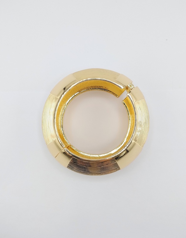 Izoa - Lumi Textured Cuff