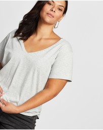 Atmos&Here Curvy - Organic Cotton V-Neck Tee