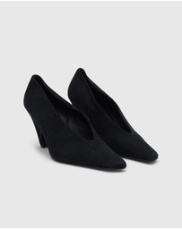 CAMILLA AND MARC - Wave Pumps