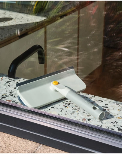 Joseph Joseph - CleanTech™ 2-in-1 Glass Cleaning Squeegee