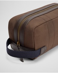 Country Road - Recycled Polyester Ezra Wash Bag