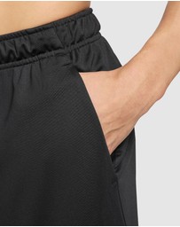 Nike - Nike Totality 9