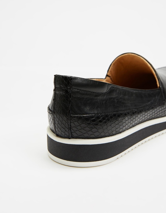 Naturalizer - Beale Slip-On Sneaker - Black Leather