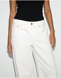 Dazie - Tokyo Mid Rise Relaxed Leg Jeans
