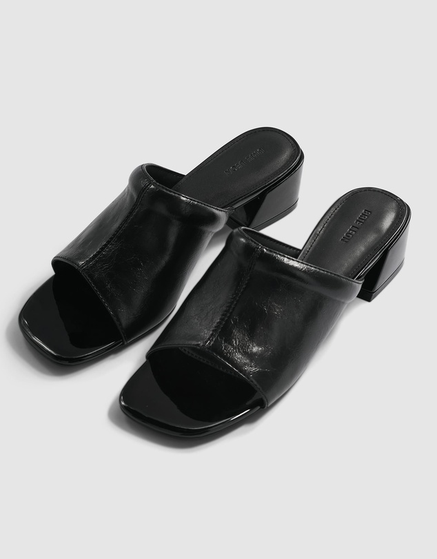 Brie Leon - Camille Mule