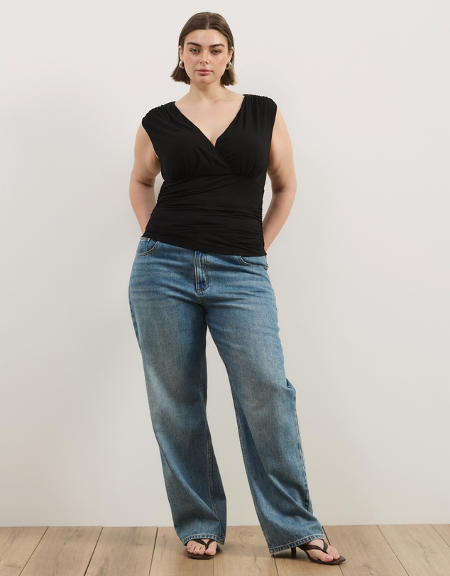 Atmos&Here Curvy - Savannah V Neck Ruched Top