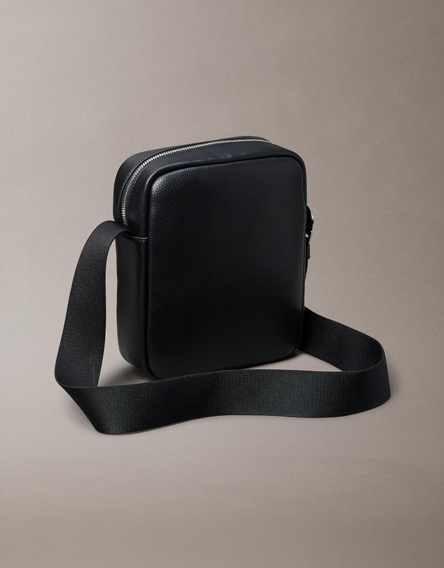 Calvin Klein - Logo HW Micro Pebble Reporter Bag