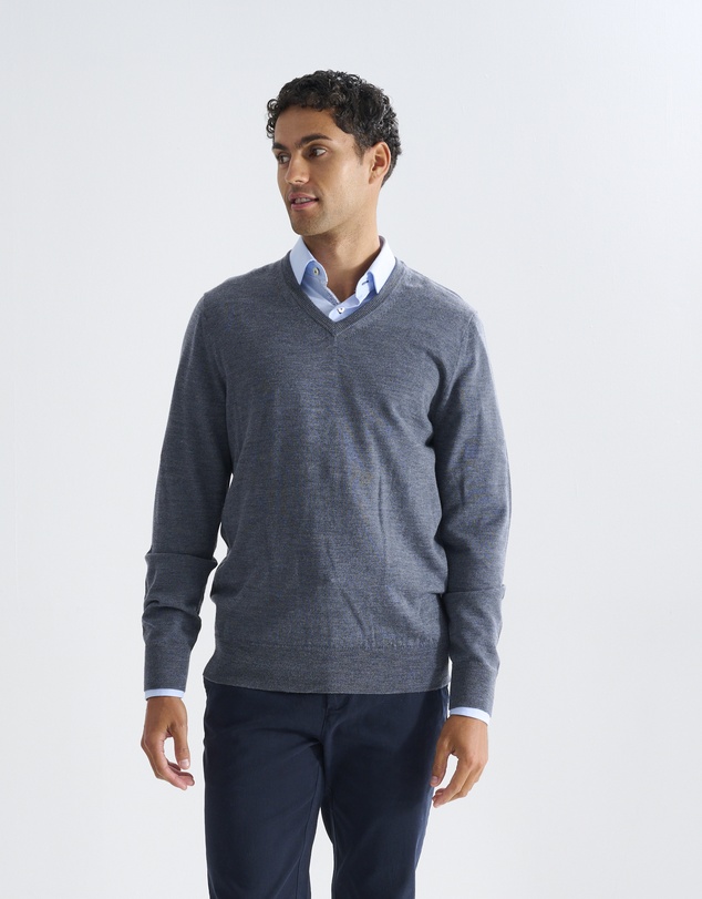 3 Wise Men - 3 Wise Men Fisher V Neck Merino Knit - Charcoal