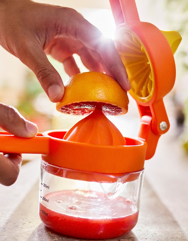Joseph Joseph - JuiceMax™ Plus Dual-Action Orange Citrus Press with Measuring Cup