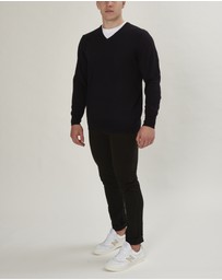 3 Wise Men - 3 Wise Men Fisher V Neck Merino Knit - Navy