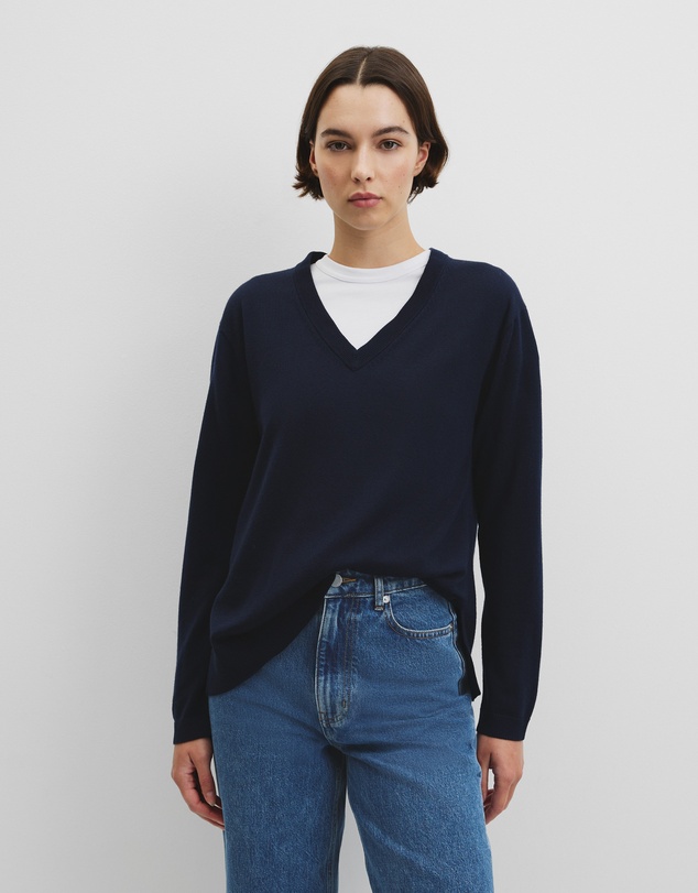 Country Road - Lightweight Merino Wool V-neck Knit