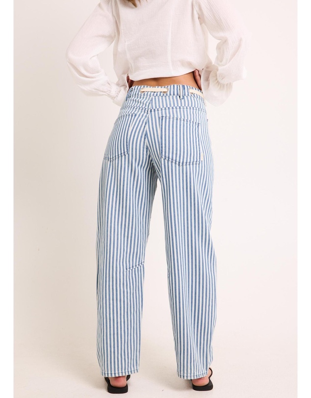 Subtitled - Laila Low Barrel Denim Jeans